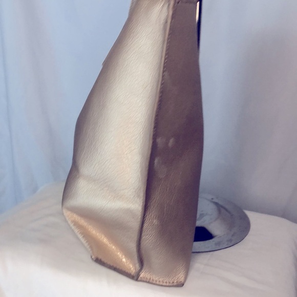 MARK & GRAHAM gold genuine leather tote. - Picture 9 of 16